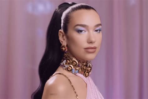 ¡El Gran Baile de Primavera de Dua Lipa: Una Noche de Glamour y Ritmos Incansables!